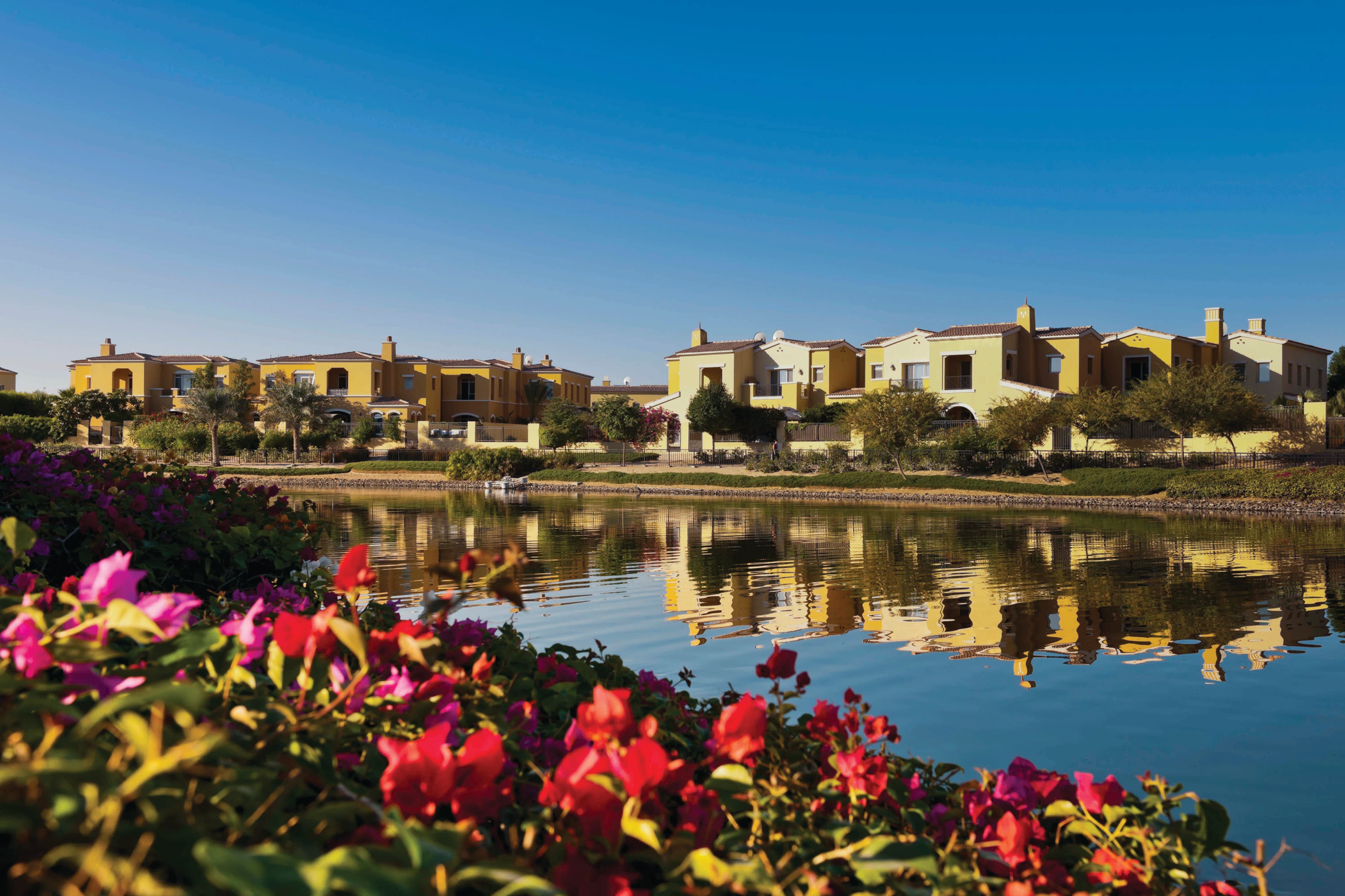 Villas and landscaped lake in Arabian Ranches, official Emaar community photograph